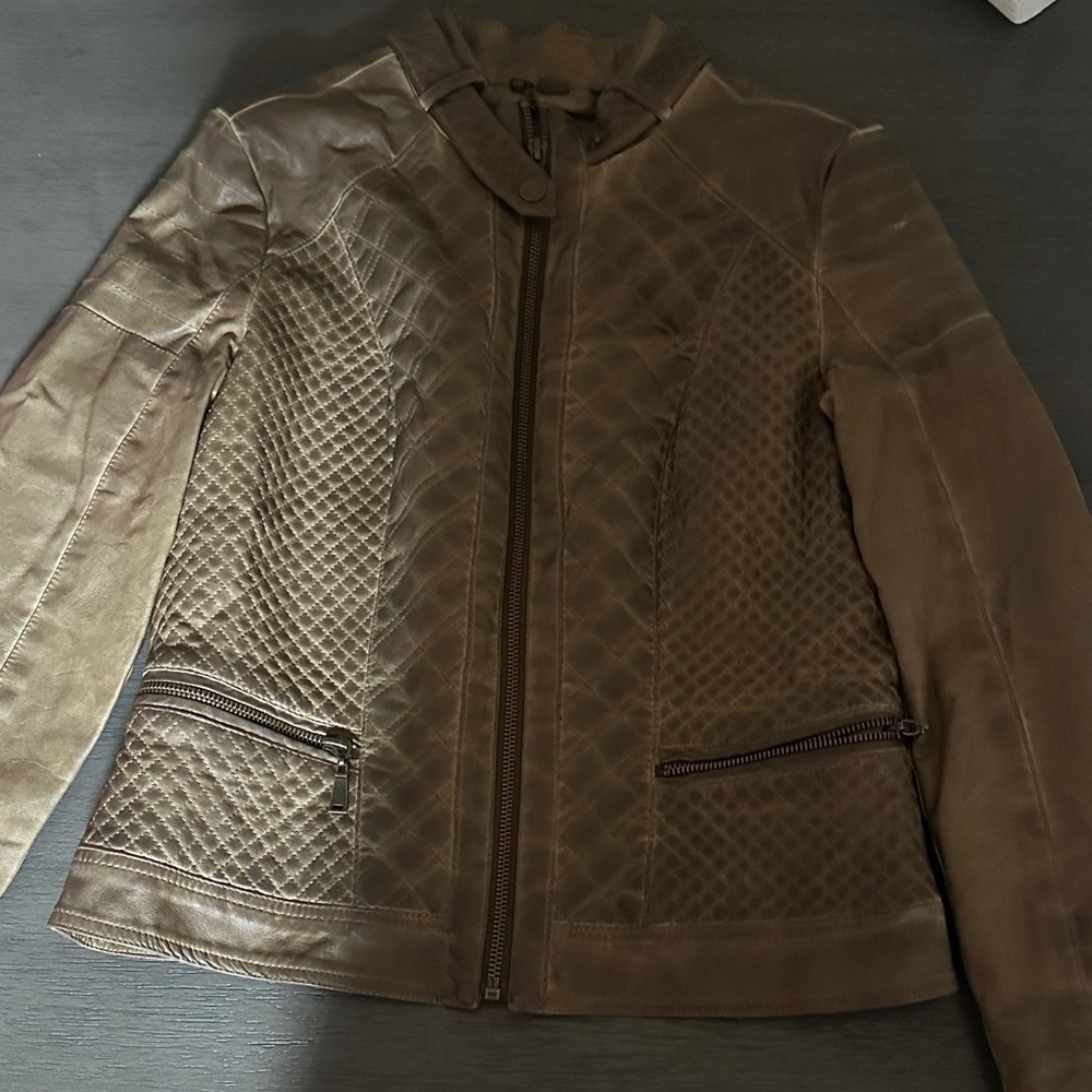 Elegant Women's Brown Leather Jacket